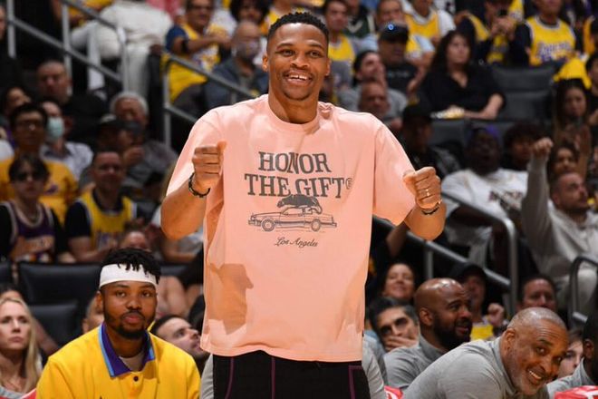 约基奇生涯3次100%命中率砍25+，历史上仅张伯伦更多（约基奇三度以100%命中率拿下25+，历史仅次张伯伦）